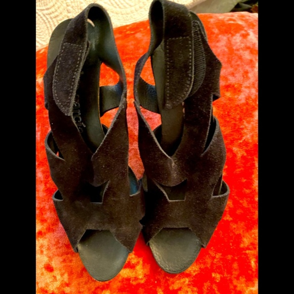 PEDRO GARCIA BLACK SUEDE KITTEN HEEL SANDALS